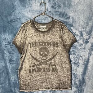 The GOONIES Never Say Never‎ Die Skull Gray Faded Casual T-Shirt Womans Size 2XL